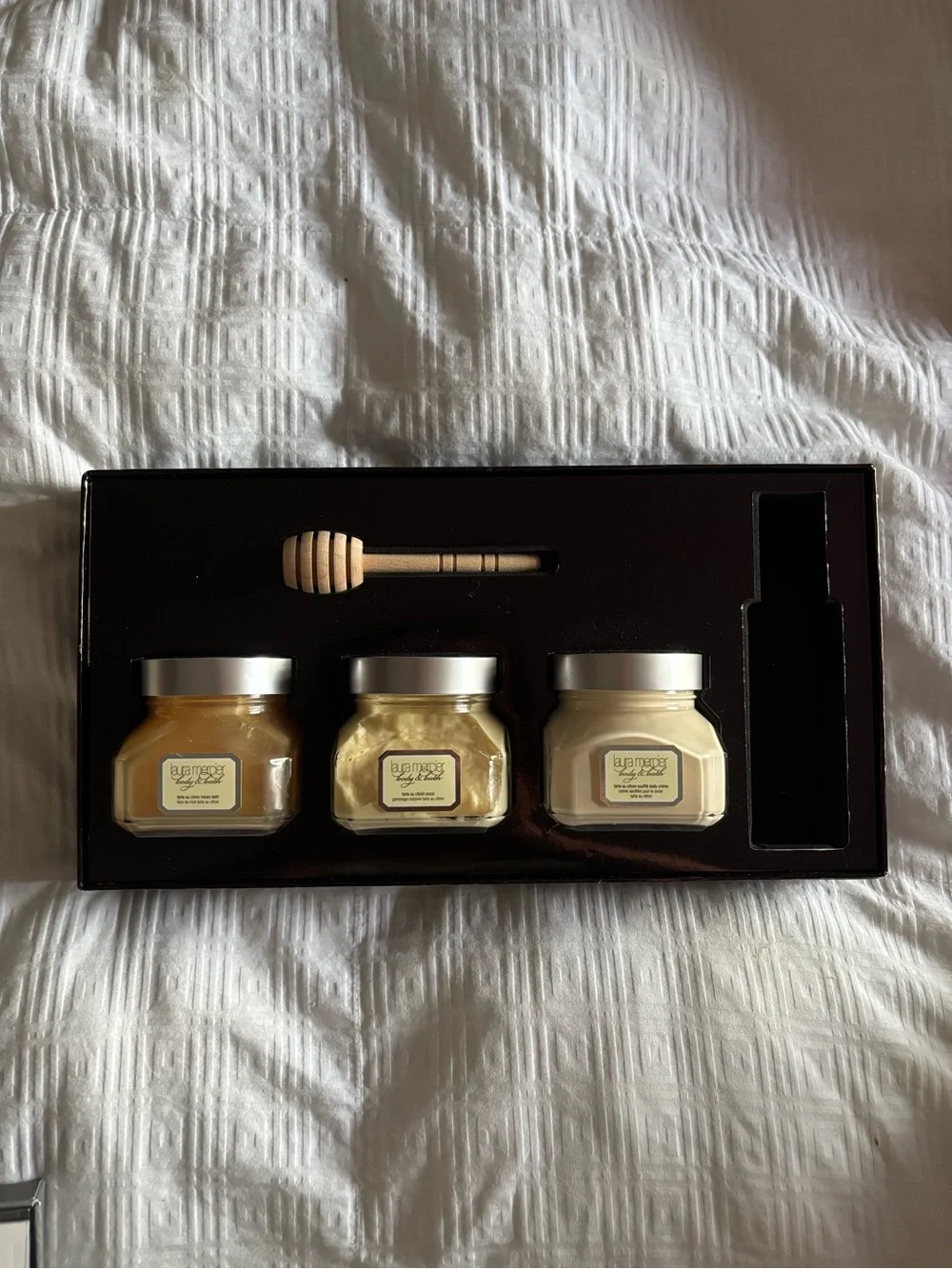 Laura Mercier Golden Honey Musk Soufflé Body Creme and Honey Bath Soak Set NIB